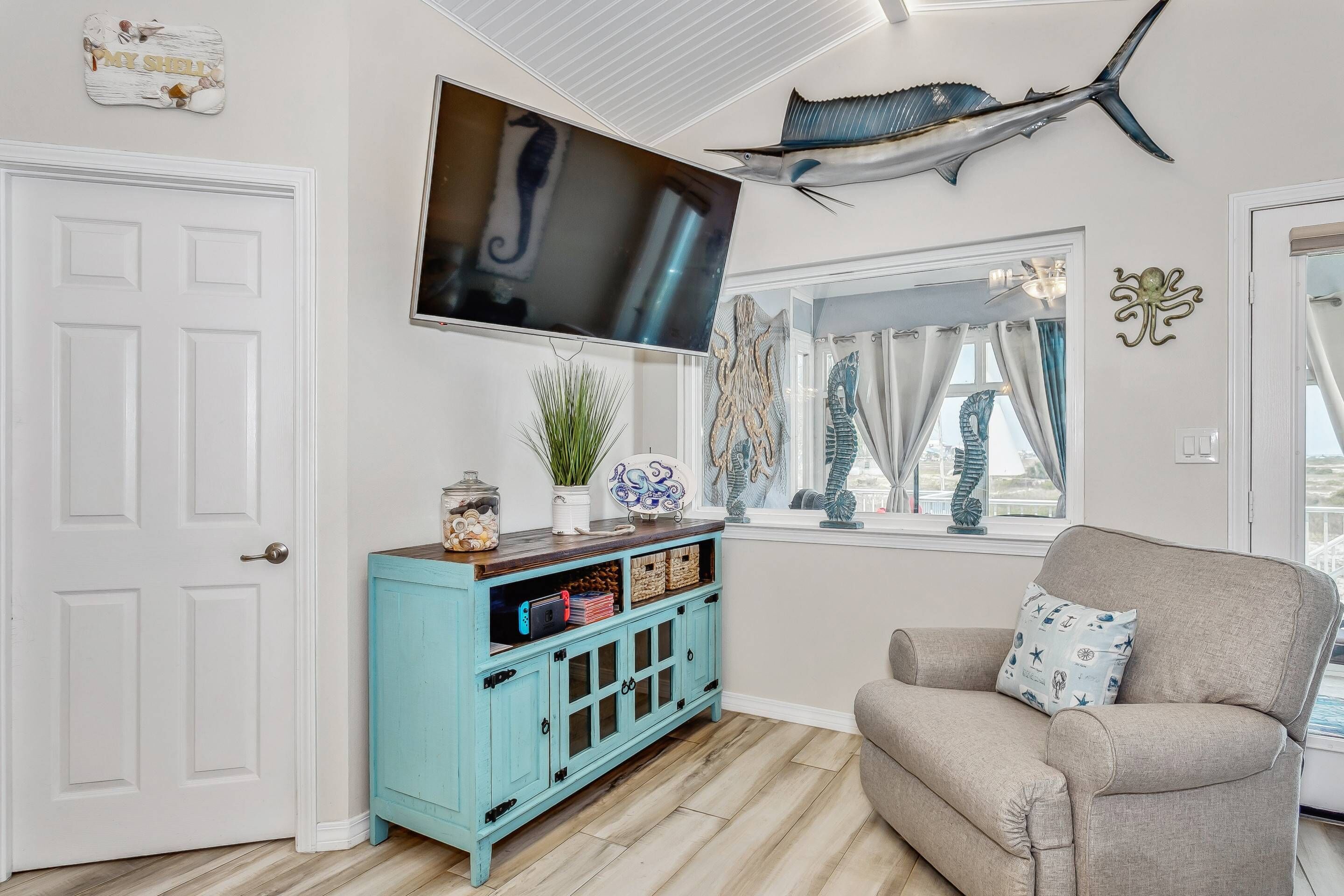 Smart TV, video-game console