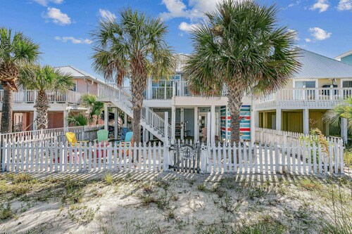 New Listing! Golf Cart and 2 Kayaks Included - Pet Friendly - Great Outdoor Space - Arcade Game