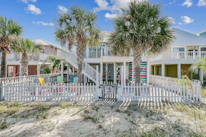 New Listing! Golf Cart and 2 Kayaks Included - Pet Friendly - Great Outdoor Space - Arcade Game