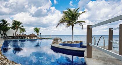 7th-Floor Oceanfront Oasis: 4BR/4BA, Dive Pier & Walk to Town!