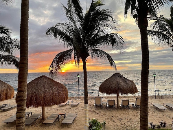 Camastros y toallas de playa