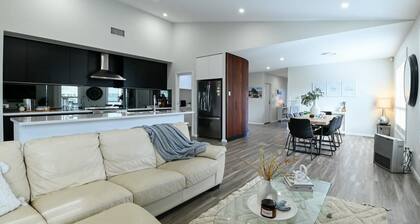 Luxe on Lincoln - Close to Zoo, Rejuvenating Pool