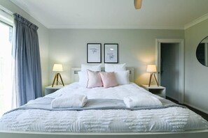 4 Schlafzimmer, Schreibtisch, Bügeleisen/Bügelbrett, Reisekinderbett