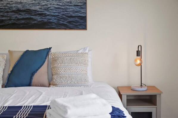 2 bedrooms, desk, iron/ironing board, WiFi