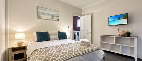 2 bedrooms, desk, iron/ironing board, WiFi