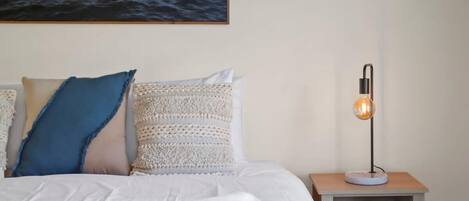2 bedrooms, desk, iron/ironing board, WiFi