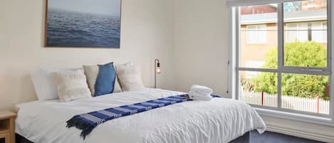 2 bedrooms, desk, iron/ironing board, WiFi