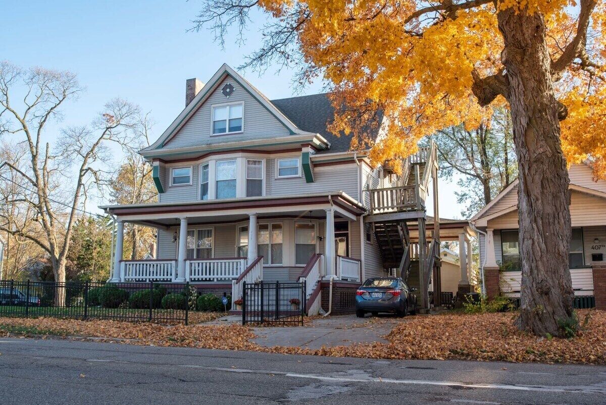 Roomy 3BR & 2BR Apartments near Universities