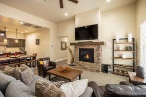 Hus, flere senger (9th Hole Clubhouse Stroll) | Oppholdsområde