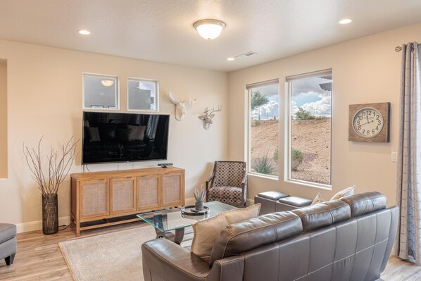 House, Multiple Beds (Desert Skies) | Living area