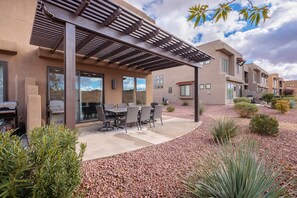 House, Multiple Beds (Desert Skies) | Outdoor dining
