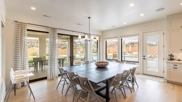 House, Multiple Beds (Sand Cove Villa at The Ledges with Pr) | Dining