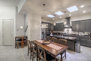 Maison en rangée, Plusieurs lits (1 Top Ledge) | Cuisine privée