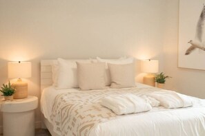2 Schlafzimmer, Schreibtisch, Bügeleisen/Bügelbrett, Reisekinderbett