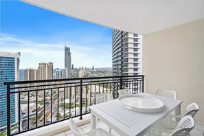 Outdoor dining - Chevron: Majestic Ocean Vista w/ Resort Amenities (Gold Coast)