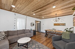Smart TV, fireplace, books, offices
