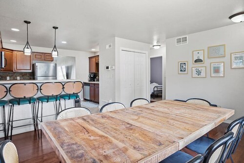 Elm Avenue ·  ★Charming Home★Pet-Friendly★LG Fenced Backyard★