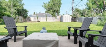 Elm Avenue ·  ★Charming Home★Pet-Friendly★LG Fenced Backyard★