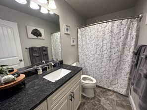 Whirlpool, Haartrockner, Handtücher, Seife