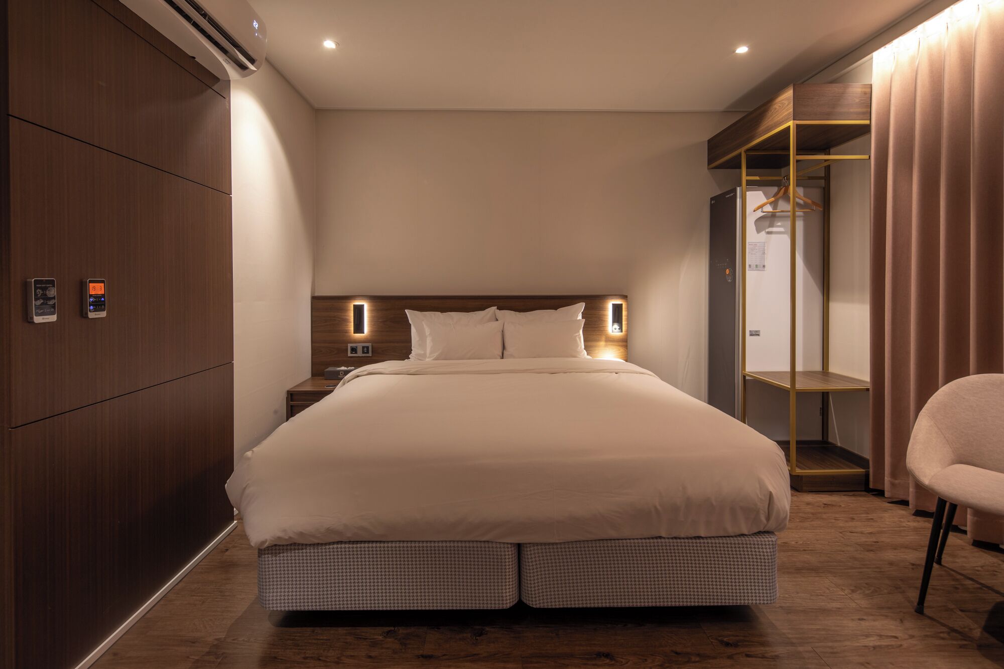 Double Room | Down duvets, Select Comfort beds, blackout curtains, free WiFi