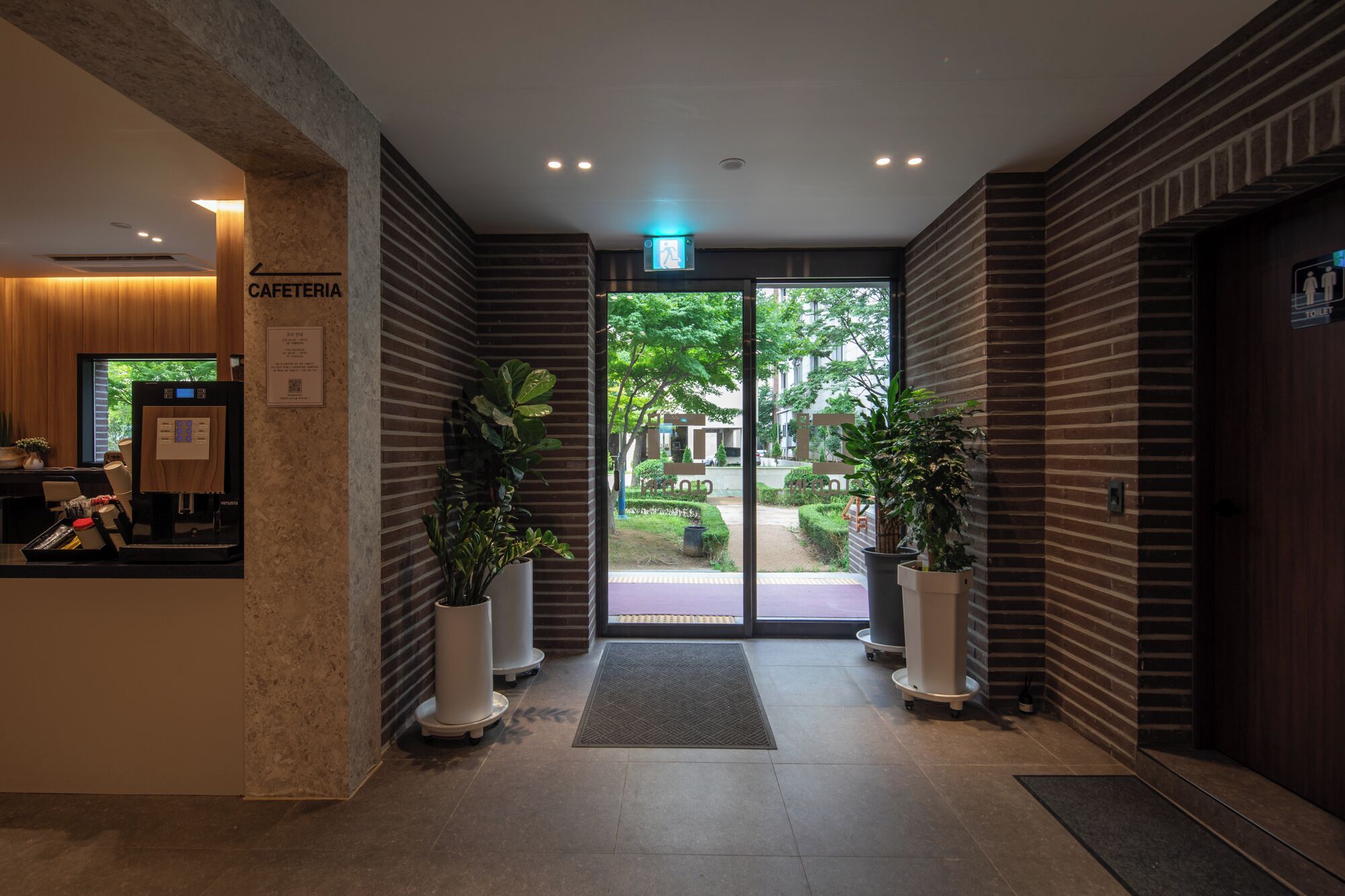 المنشأة من الخارج