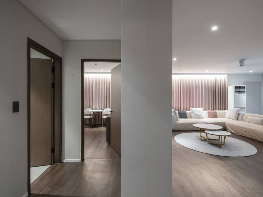 Presidential Suite | Ruang tamu | 65 inci televisyen skrin rata dengan kabel