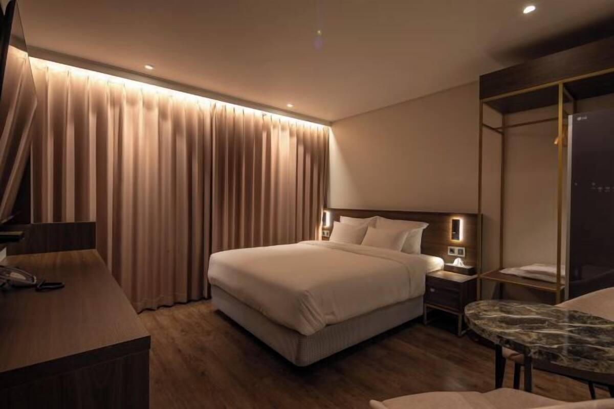 Down duvets, Select Comfort beds, blackout curtains, free WiFi