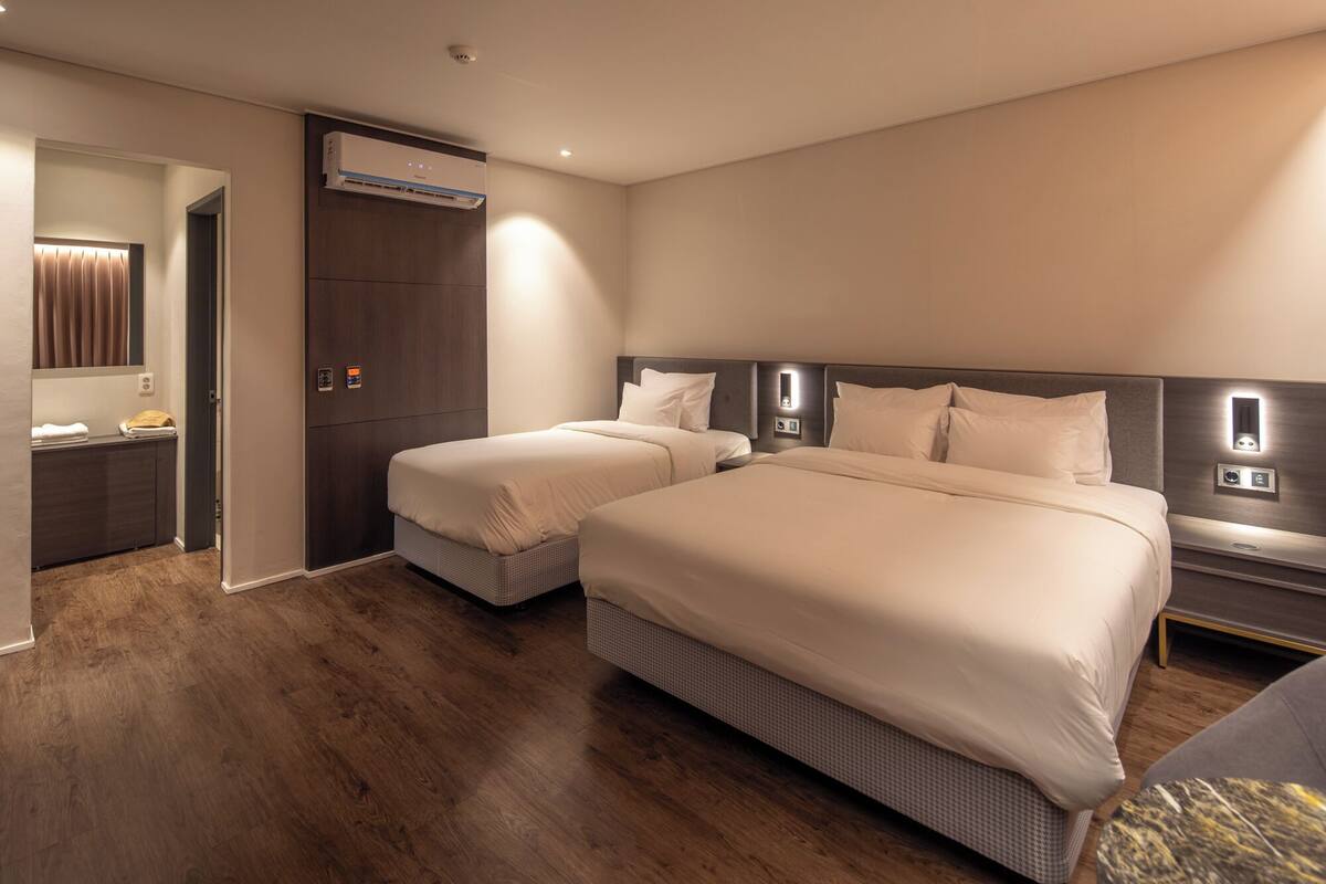 ห้องดีลักซ์ทวิน | ผ้านวมขนเป็ด, เตียง Select Comfort, ผ้าม่านกันแสง, Wi-Fi ฟรี