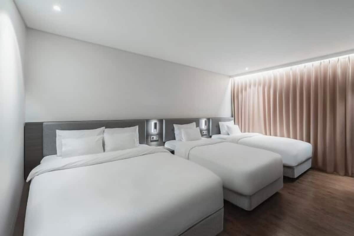 1 bedroom, down comforters, Select Comfort beds, blackout drapes