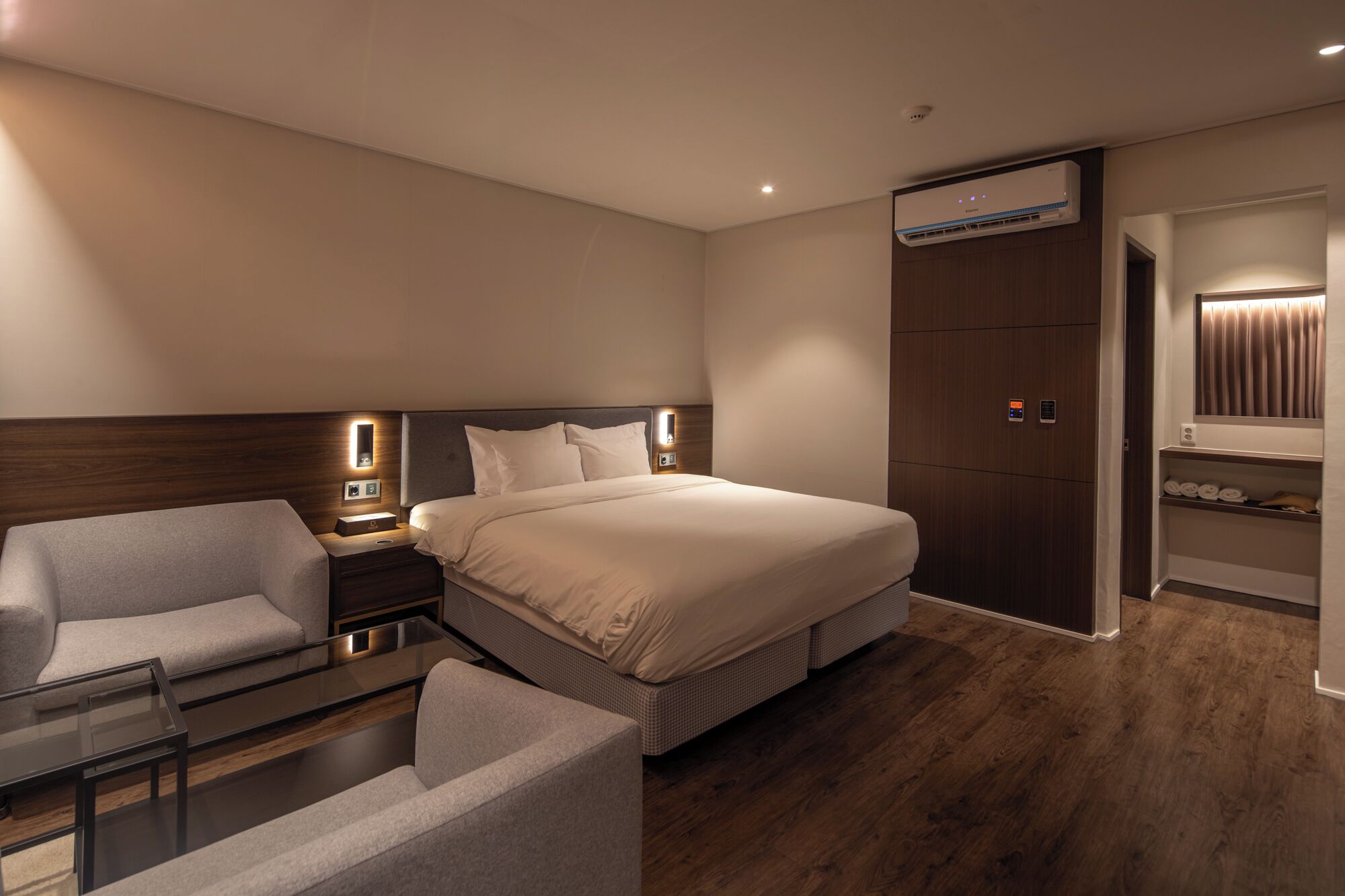 Couette en duvet d'oie, matelas Select Comfort, rideaux occultants