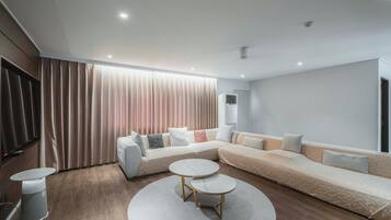 Presidential Suite | Duntäcken, Select Comfort-madrasser och mörkläggningsgardiner