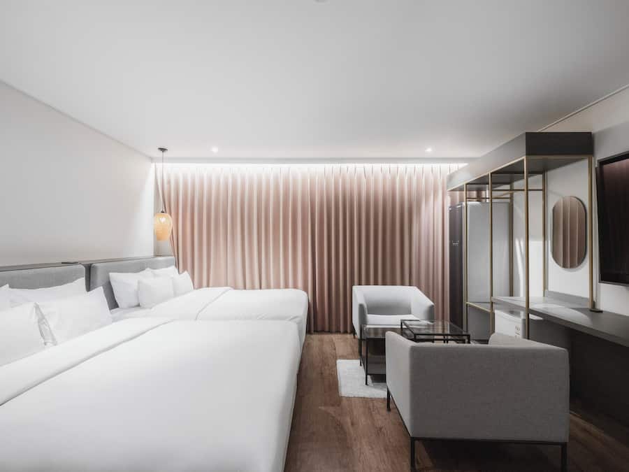 Couette en duvet d'oie, matelas Select Comfort, rideaux occultants