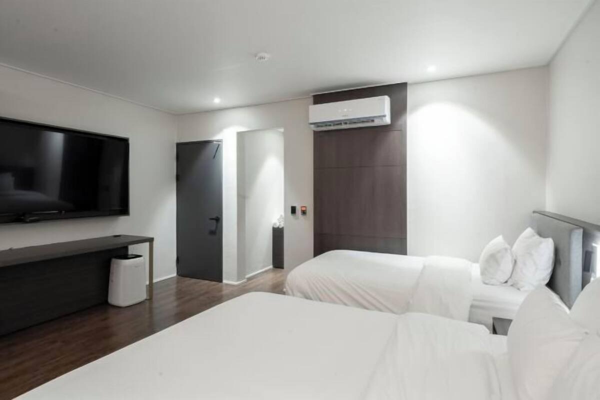 ผ้านวมขนเป็ด, เตียง Select Comfort, ผ้าม่านกันแสง, Wi-Fi ฟรี