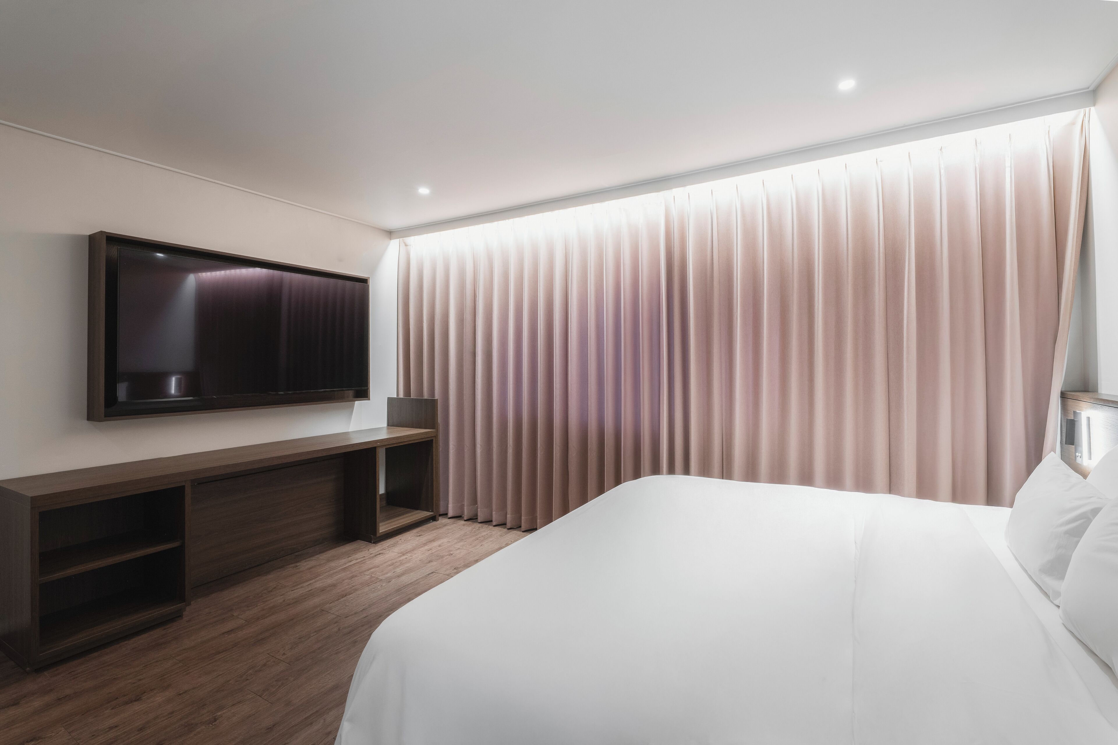 Couette en duvet d'oie, matelas Select Comfort, rideaux occultants