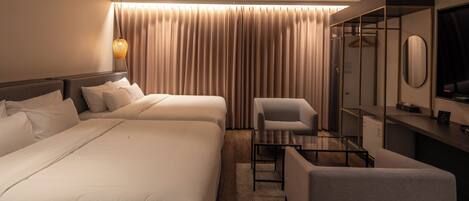 Superior Family Room | Dundyner, senger med Select Comfort-madrass og blendingsgardiner