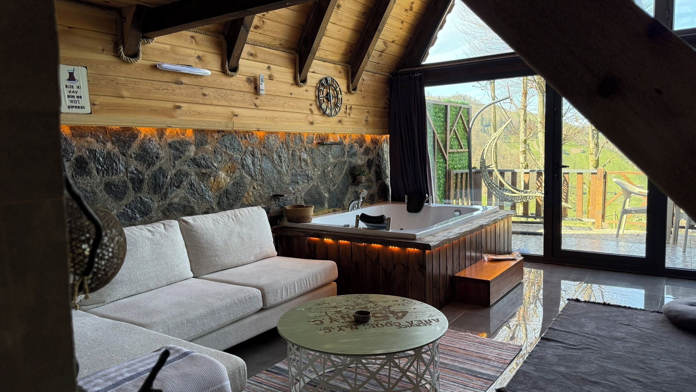 ดีลักซ์เคบิน, เตียงควีนไซส์ 1 เตียง, วิวภูเขา | โต๊ะทำงาน, ห้องเก็บเสียง, Wi-Fi ฟรี