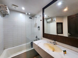 Habitación Premium | Baño | Pantuflas 