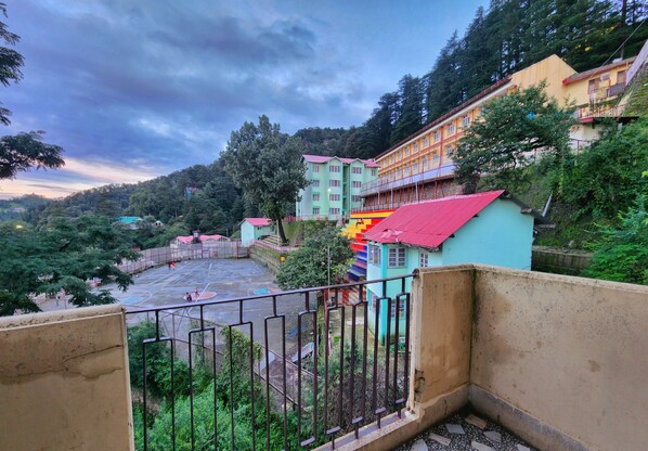 Hiên