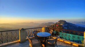Rooftop terrace - The Ashoka Inn (Shimla)