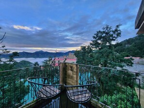 Terrace/patio - The Ashoka Inn (Shimla)