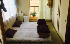 A narrow room with two beds and a small window. - It is a very quiet residential area.  (札幌市豊平区平岸三条)