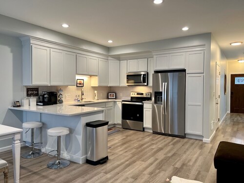 The Detroit vs Everybody House 20 mins from downtown in a walkable neighborhood.