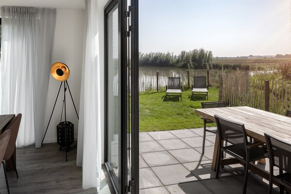 Outdoor dining - Villa by Lake Veere with Sauna and Terrace (Wolphaartsdijk)