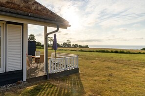 Terrace/patio - Bungalow by the Sea with Sauna in Germany (Sierksdorf)