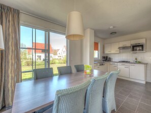 Microwave, dishwasher, coffee/tea maker