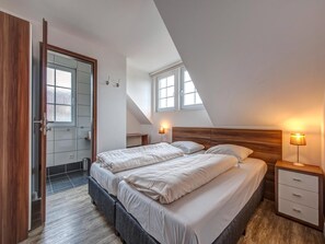 6 bedrooms, WiFi - Villa near Reservoir with Fireplace (Dahlem)