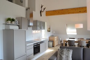 Microwave, oven, dishwasher, coffee/tea maker