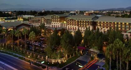 Adventure Awaits in SoCal: Upscale Home for 6 Near Disney, Beaches&Top OC Spot