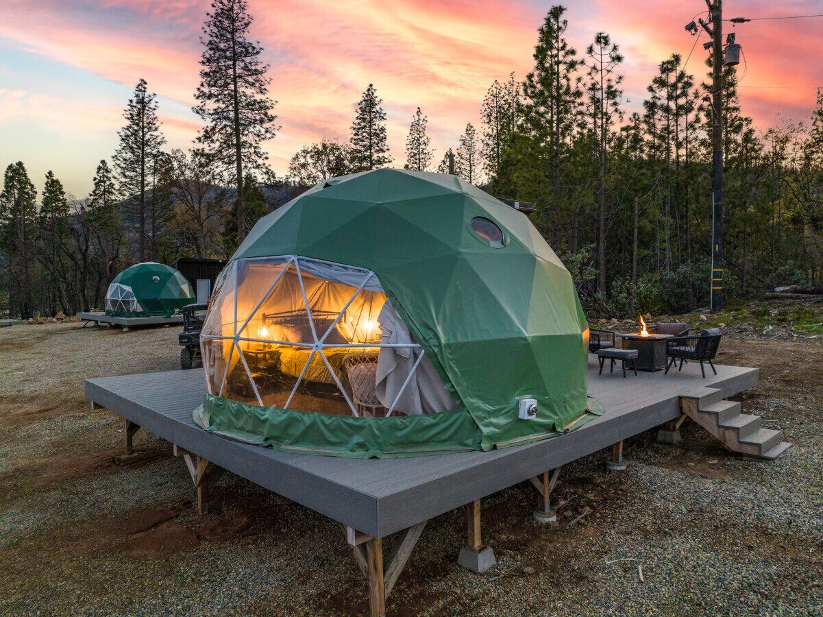 Grizzly Dome With Mountain Views