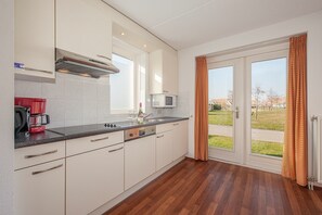 Refrigerador, microondas, placa de cocina, lavavajillas